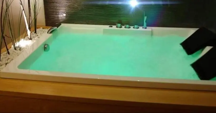 Sviitti Puutarhanäkymä, Suite Pizzo Jacuzzi Rooms