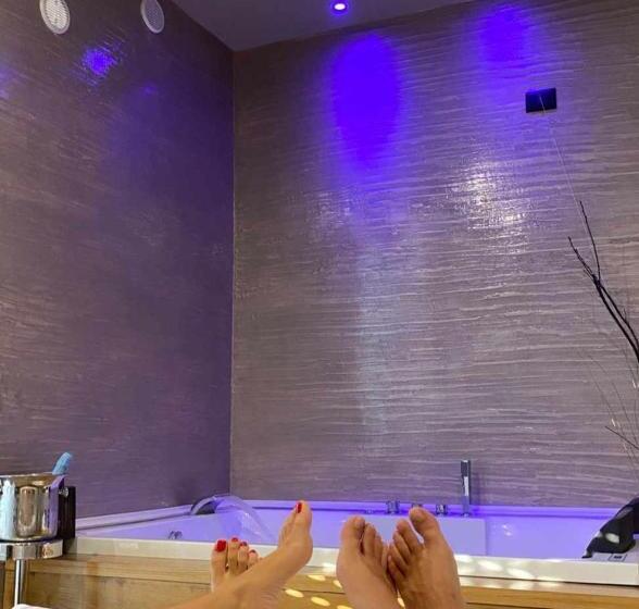 جناح جونيور مطلّ علي البحر, Suite Pizzo Jacuzzi Rooms