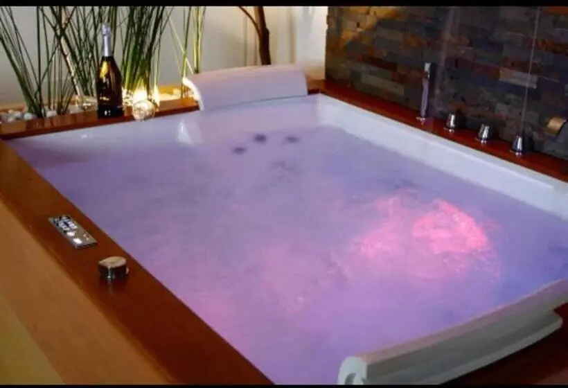 Sviitti Poreallas, Suite Pizzo Jacuzzi Rooms