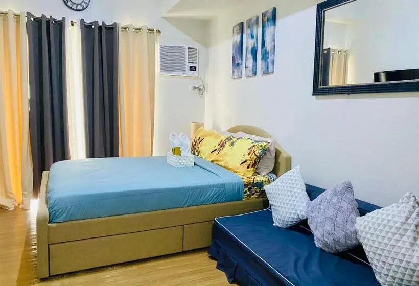 استودیو استاندارد با بالکن, Studio At The Loop