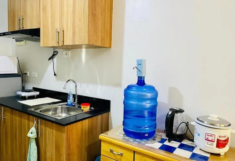 استودیو استاندارد با بالکن, Studio At The Loop