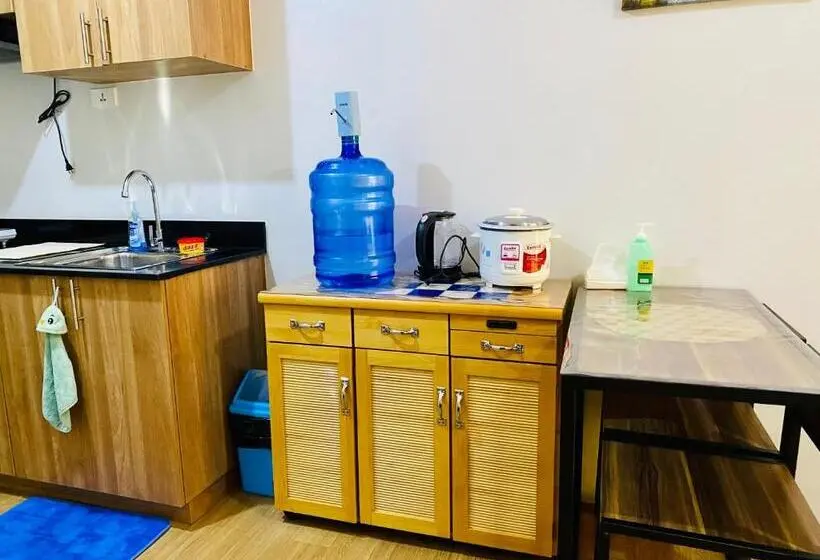 استودیو استاندارد با بالکن, Studio At The Loop