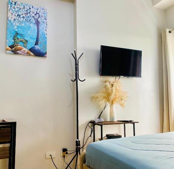 סטודיו סטנדרט עם מרפסת, Studio At The Loop