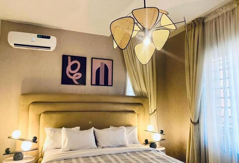 اتاق لوکس با تخت بزرگ, Villa Toscana Victoria Island Oniru