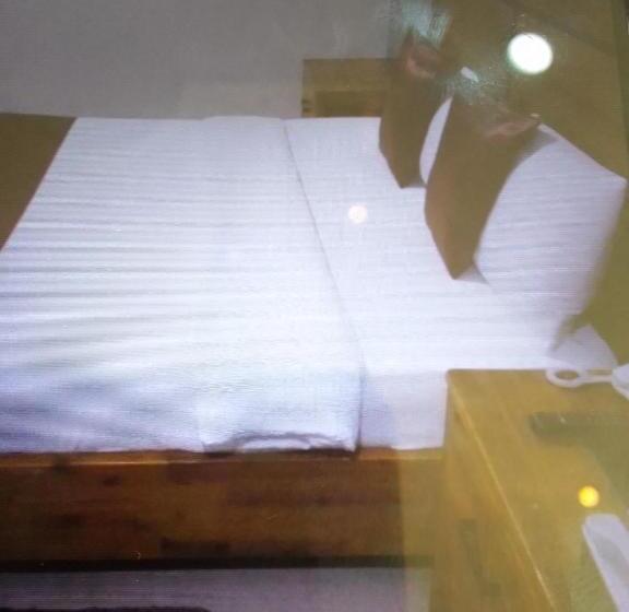 اتاق لوکس با تخت بزرگ, Villa Toscana Victoria Island Oniru