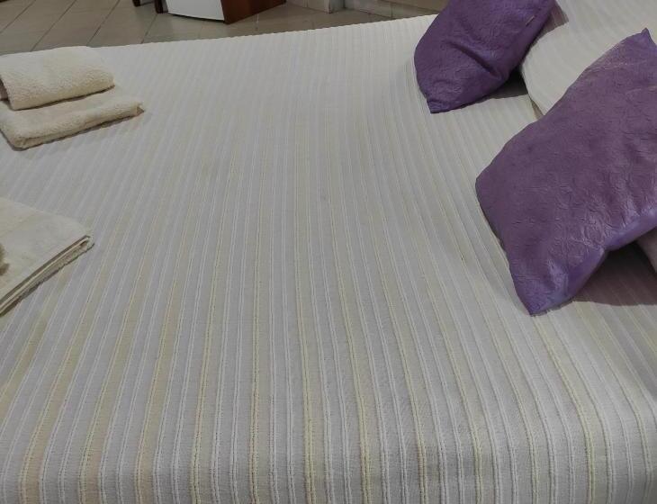 חדר סטנדרט לשלושה, B&b Gi Rosa Caltagirone