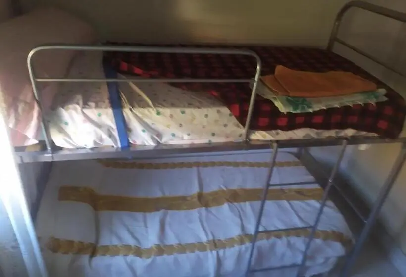 اتاق استاندارد با سرویس بهداشتی مشترک, Habitacion Privada Triple Toledo