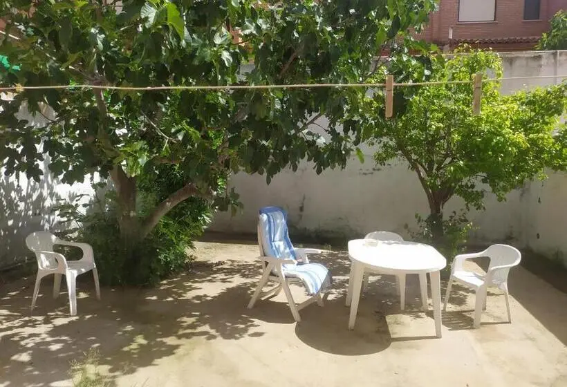 اتاق استاندارد با سرویس بهداشتی مشترک, Habitacion Privada Triple Toledo