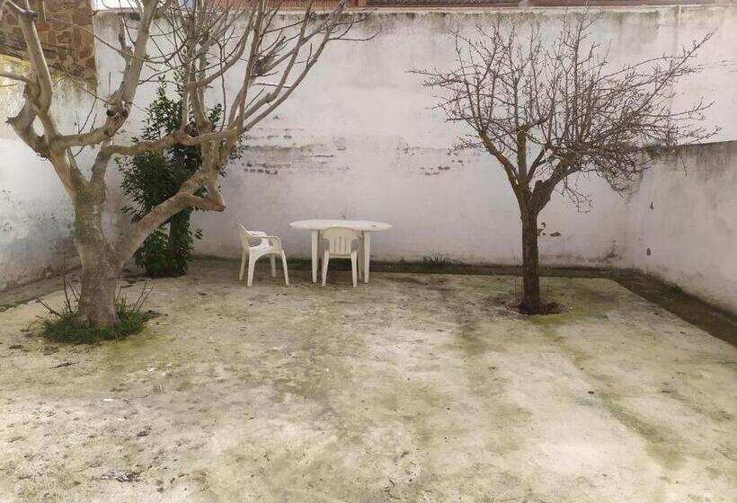 اتاق استاندارد با سرویس بهداشتی مشترک, Habitacion Privada Triple Toledo