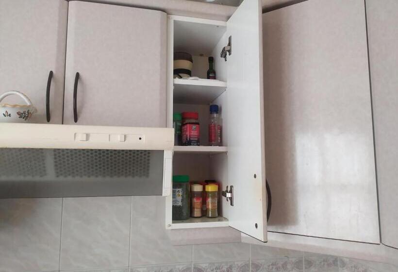 اتاق استاندارد با سرویس بهداشتی مشترک, Habitacion Privada Triple Toledo