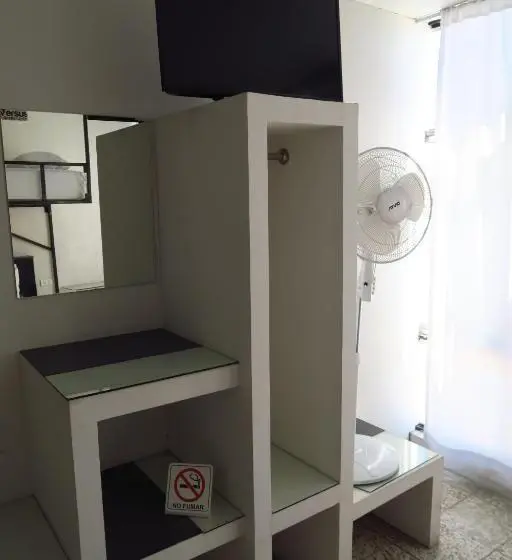 Economy Triple Room, Llanito Ags