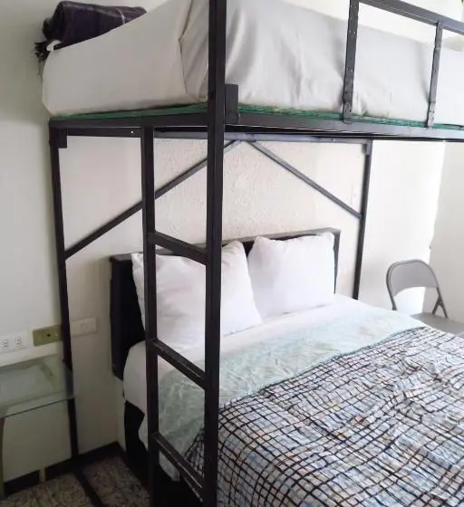Economy Triple Room, Llanito Ags