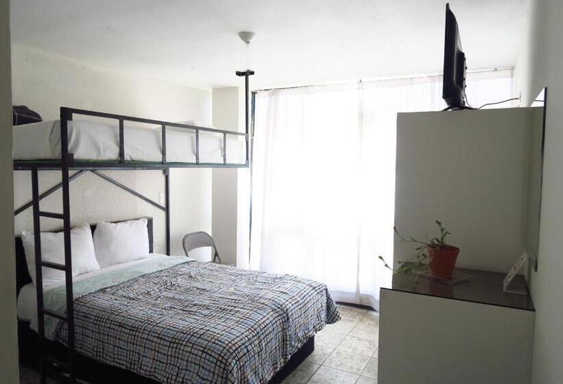 Economy Triple Room, Llanito Ags