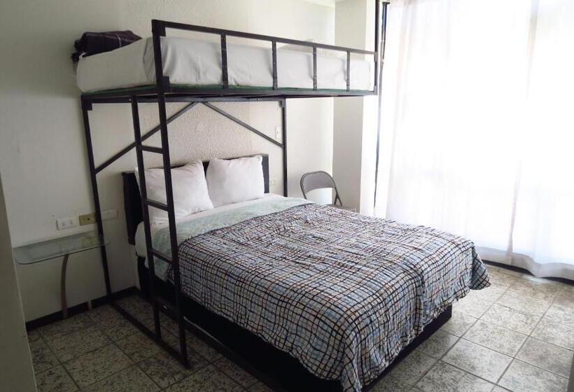 Economy Triple Room, Llanito Ags