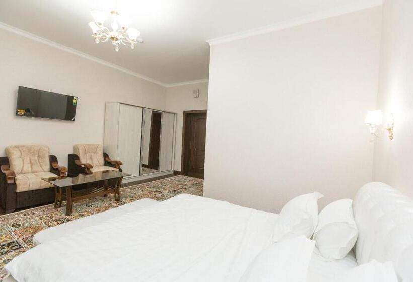 סוויטת ג'וניור, Poykent Naqshband