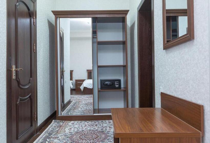 חדר סטנדרט לשלושה, Poykent Naqshband