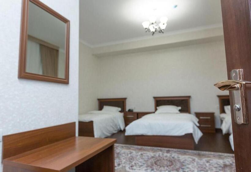 חדר סטנדרט לשלושה, Poykent Naqshband