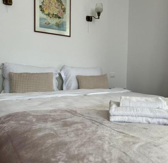 غرفة قياسية ثلاثية, Ambra Room S