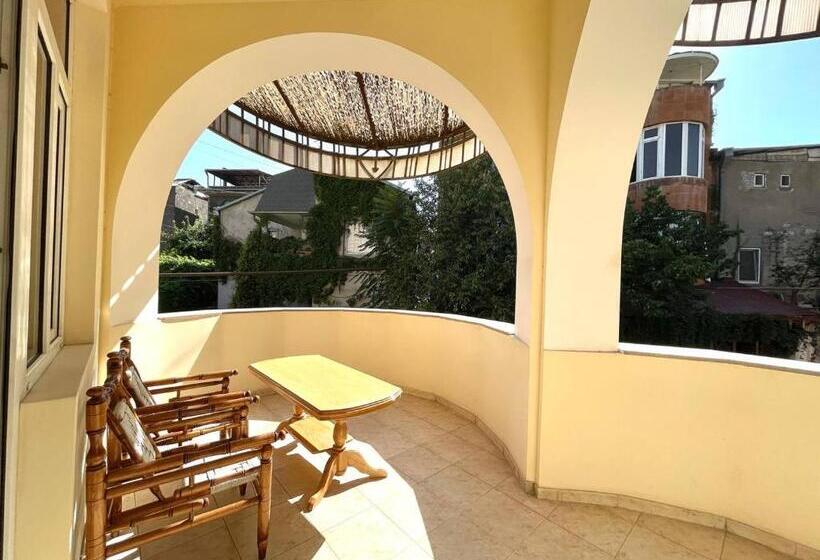 스탠다드 발코니 룸, Central Guesthouse