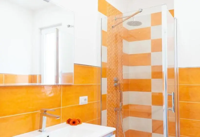 اتاق استاندارد با چشم‌انداز استخر, Summer Colors Rooms & Apartments
