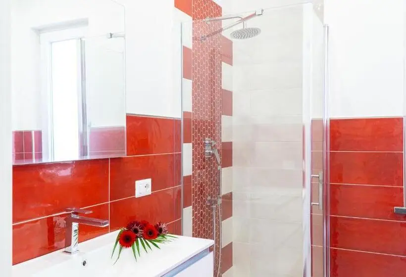 اتاق لوکس با چشم‌انداز دریا, Summer Colors Rooms & Apartments