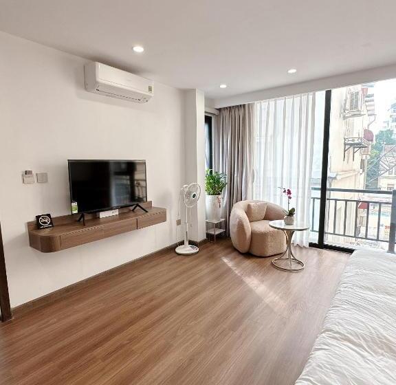 استودیوی استاندارد, Tinh Anh Home