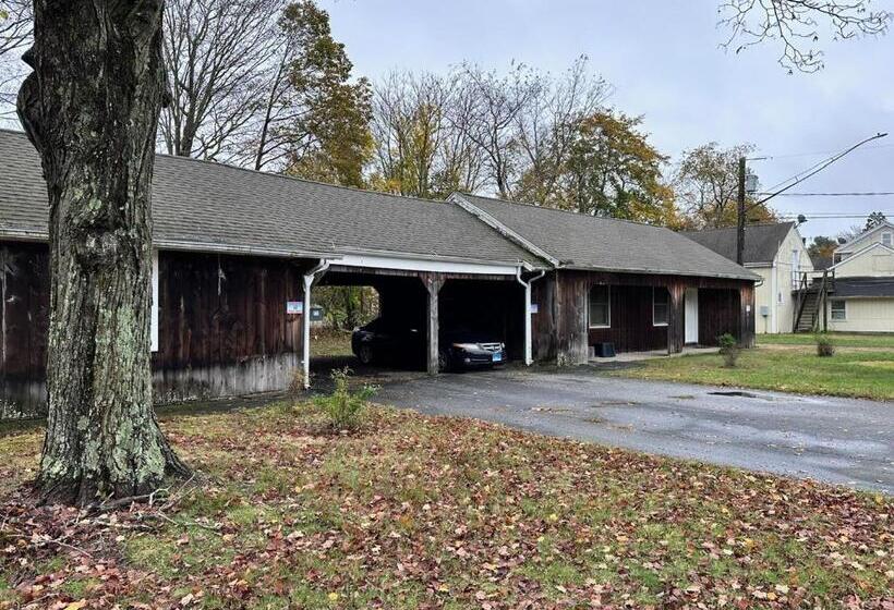 غرفة قياسية, Village Motel