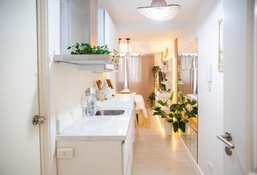 استودیو استاندارد با چشمانداز استخر, Bali Inspired With Man Made Beach View, Ps4, Instax, Karaoke & Netflix