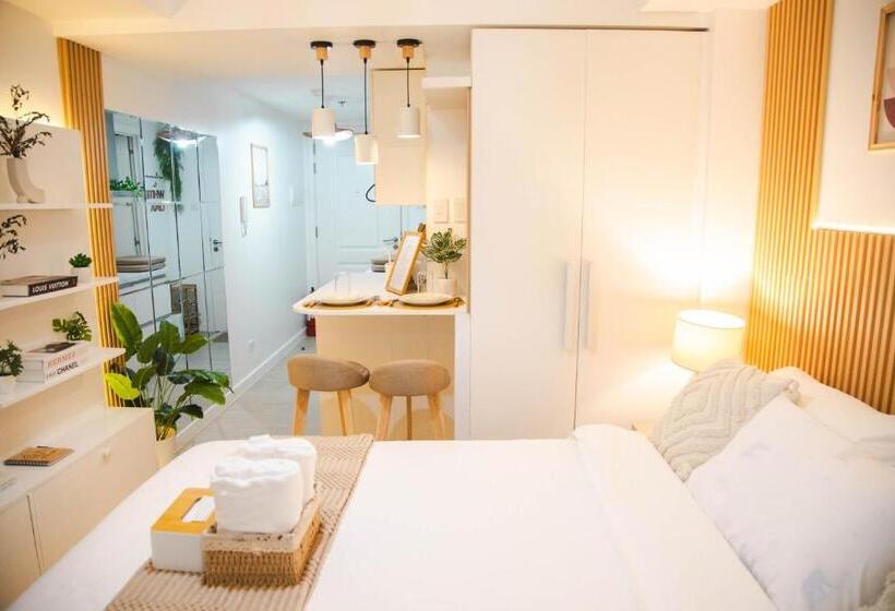 استودیو استاندارد با چشمانداز استخر, Bali Inspired With Man Made Beach View, Ps4, Instax, Karaoke & Netflix