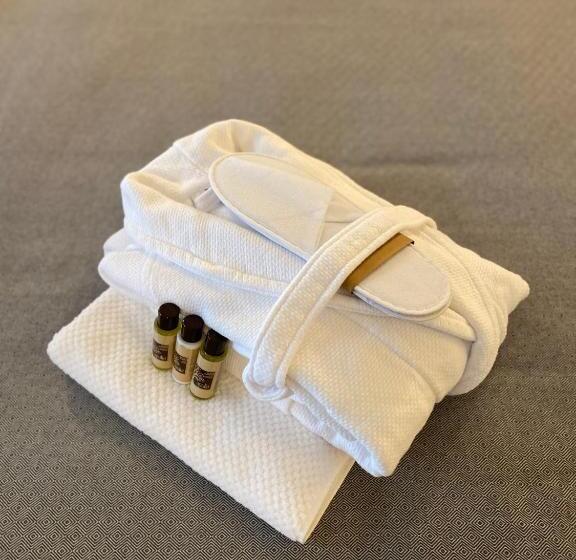 Номер Стандарт с Гидромассажем, Avril Suite