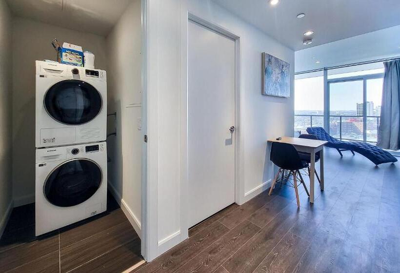 إستوديو قياسى مزودة بتراس, Downtown Kitchener Modern Condo