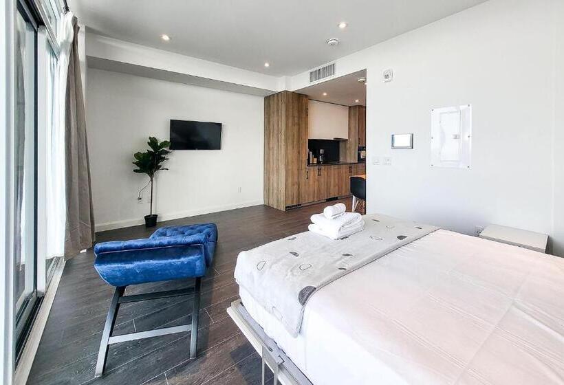 Студио Стандарт с Террасой, Downtown Kitchener Modern Condo
