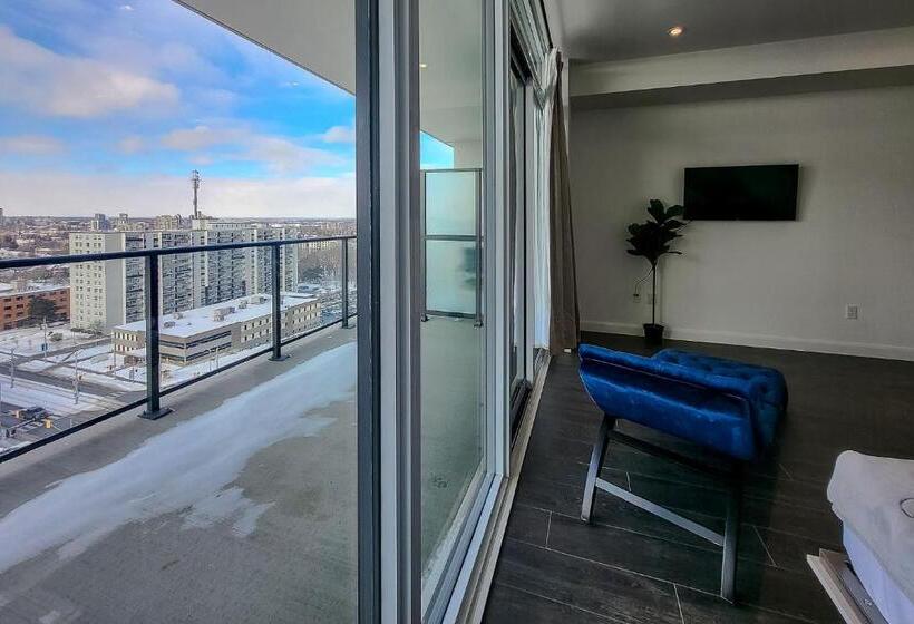 إستوديو قياسى مزودة بتراس, Downtown Kitchener Modern Condo