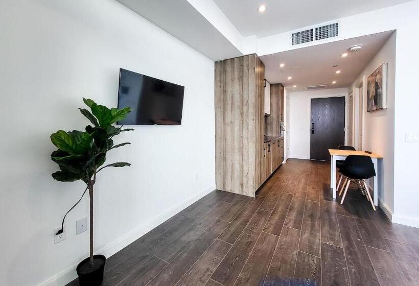 Студио Стандарт с Террасой, Downtown Kitchener Modern Condo