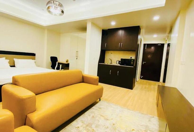 سوئیت با بالکن, Country Inn & Suites By Migrolino