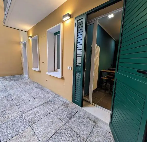 اتاق لوکس با بالکن, Benedict Rooms