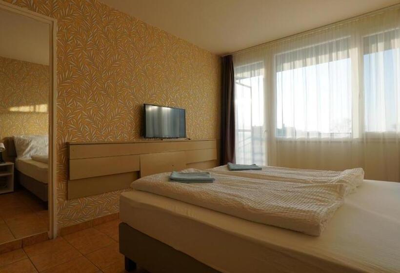 Номер Стандарт Вид на Озеро, Plazs Hotel Siófok