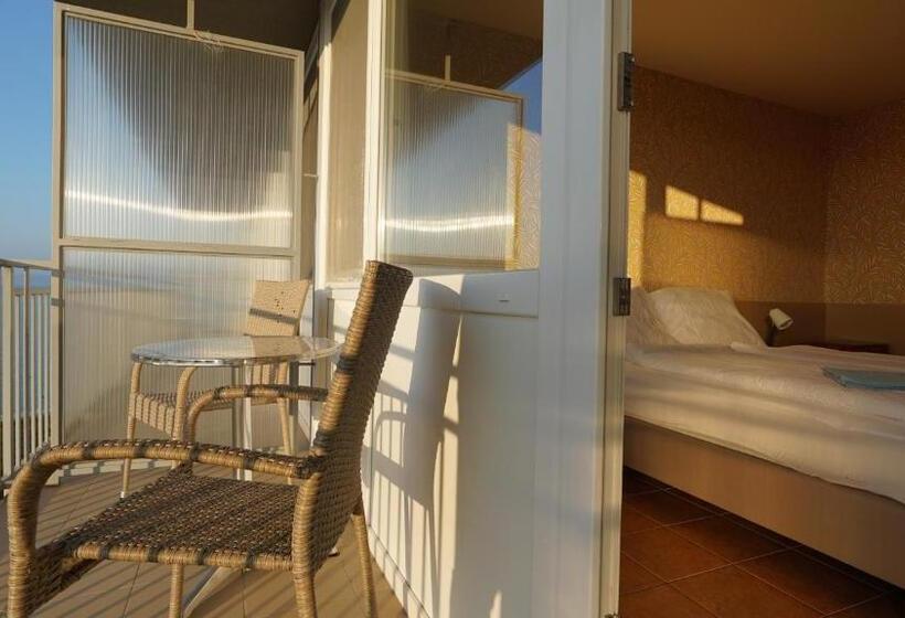 Номер Стандарт Вид на Озеро, Plazs Hotel Siófok