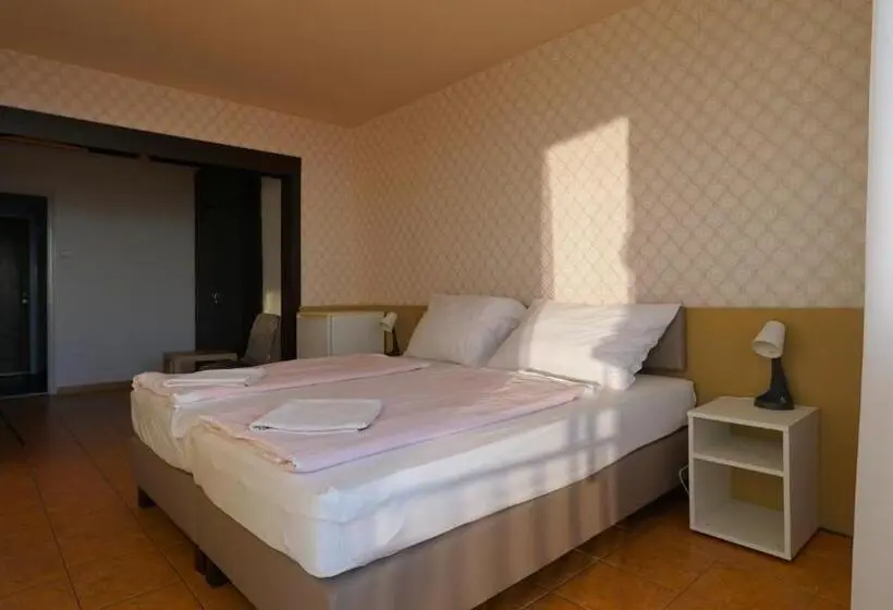 Suite with lake view, Plazs Hotel Siófok