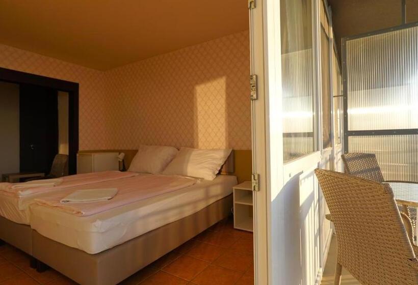 Suite with lake view, Plazs Hotel Siófok