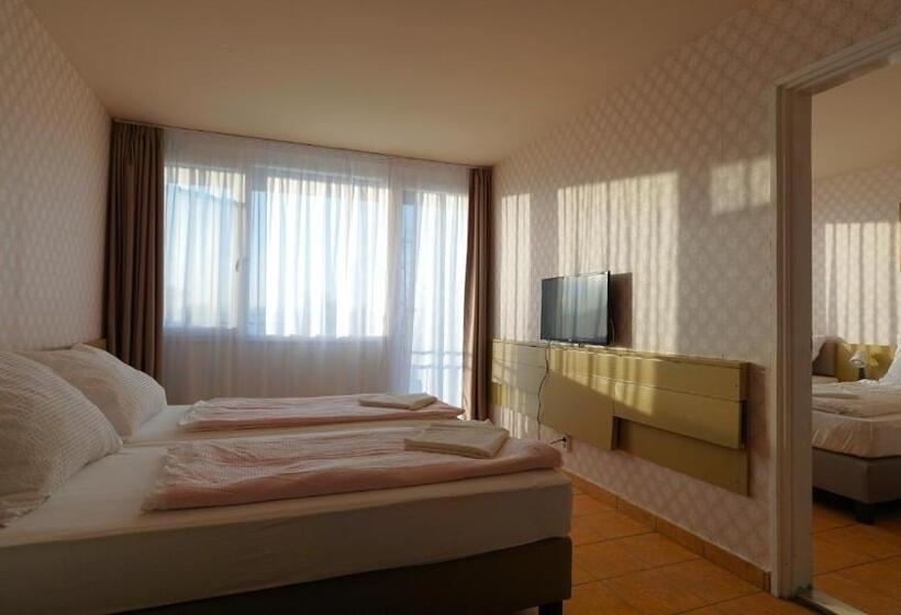 Suite with lake view, Plazs Hotel Siófok