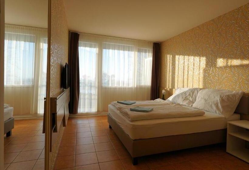 Номер Стандарт Вид на Озеро, Plazs Hotel Siófok