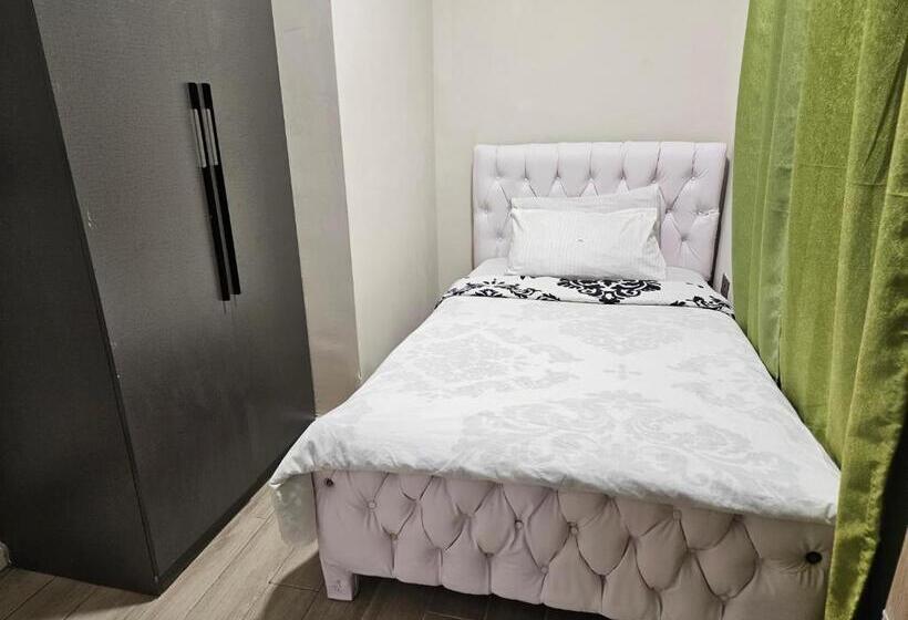 اتاق استاندارد یک نفره, Holiday Inn Suits Nairobi