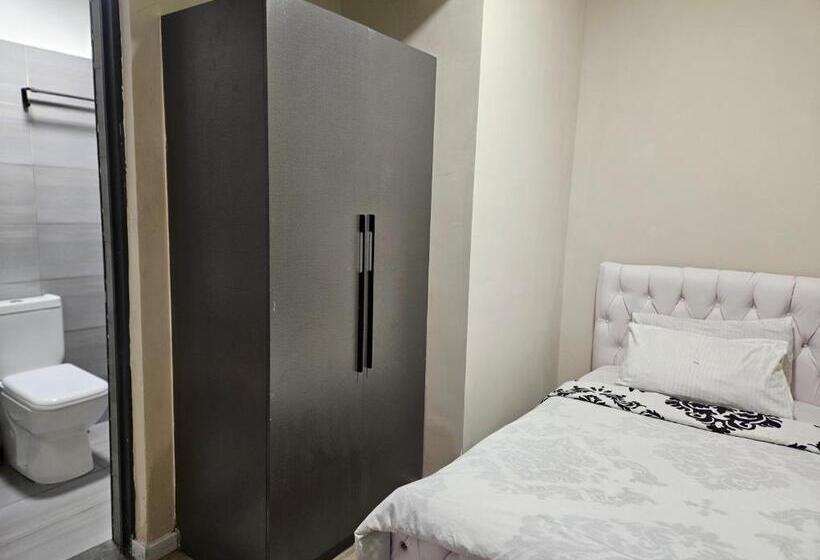 اتاق استاندارد یک نفره, Holiday Inn Suits Nairobi