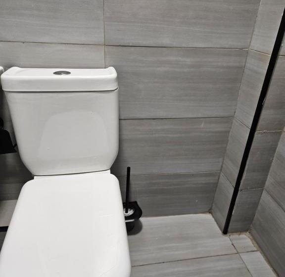 اتاق استاندارد یک نفره, Holiday Inn Suits Nairobi