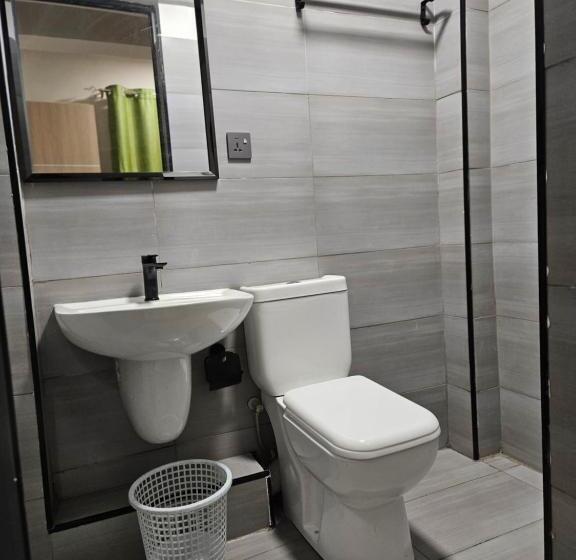 اتاق استاندارد یک نفره, Holiday Inn Suits Nairobi