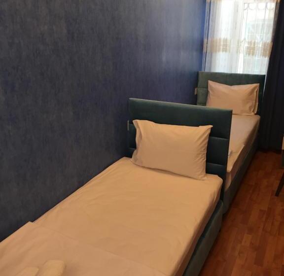 חדר סטנדרט לשלושה, Baku Parks