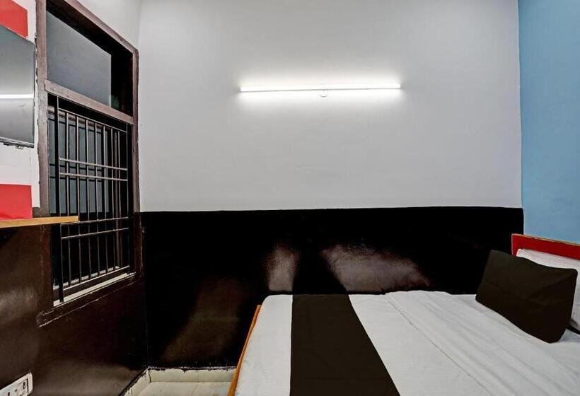 トリプルクラシックルーム, Oyo The Batter Inn