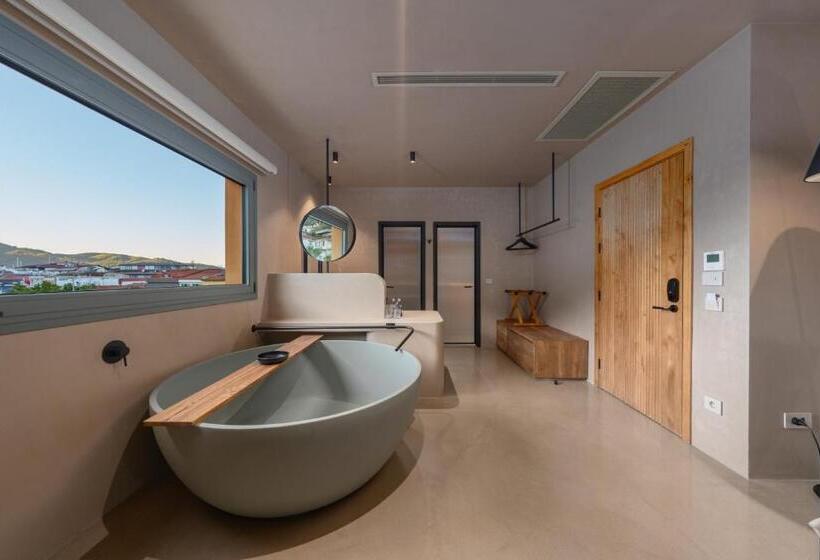 חדר דלוקס, Roome