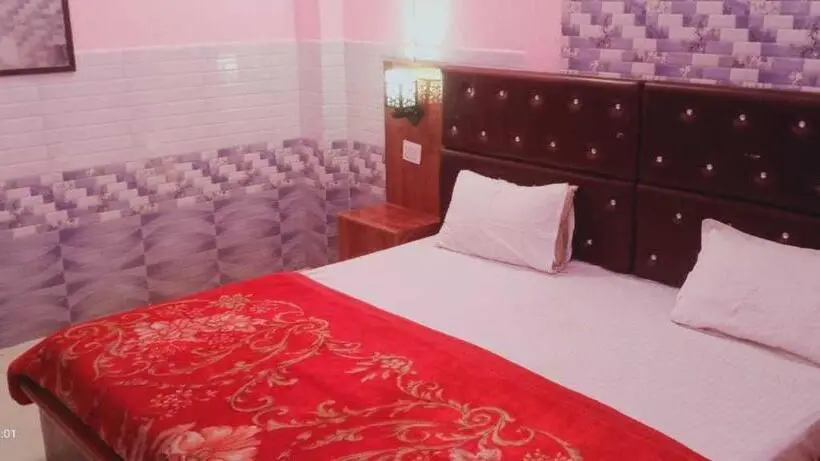 トリプルクラシックルーム, Oyo Hotel Royal Star